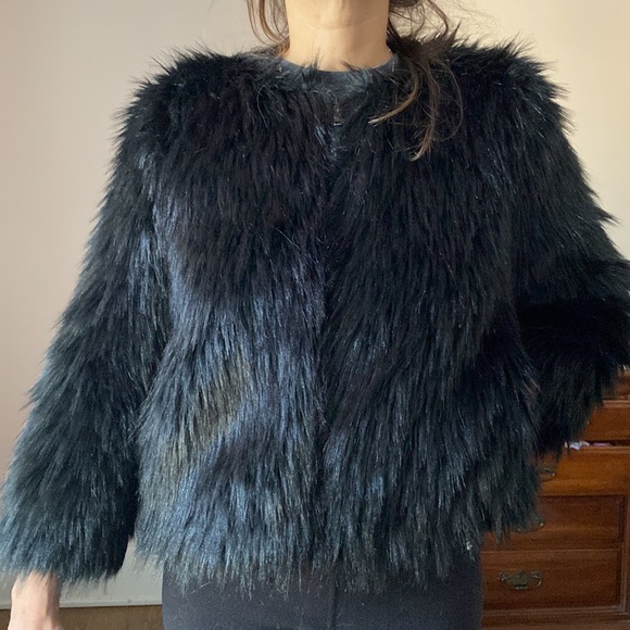 Joie black faux fur zip up jacket, beautiful! Condition - Picture 2 of 7